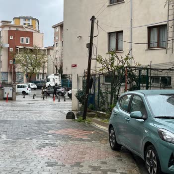 Yamulan Telefon Direği Ve Sarkmış Kablolar Nedeniyle Can Ve Mal Güvenliği Tehlikede, Acil Müdahale Bekleniyor
