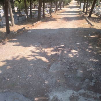 Hamitler Mezarlığı’nda Temizlik Ve Bakım İhmali: Şikayetler Cevapsız Kaldı