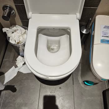 Hilltown AVM Üst Kat Tuvaletlerinde Sürekli Hijyen Sorunu