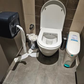 Hilltown AVM Üst Kat Tuvaletlerinde Sürekli Hijyen Sorunu