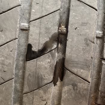 Garenta’dan Kiraladığım Aracın Eski Lastiği Yolda Patladı, Masrafı Bana Yüklediler!