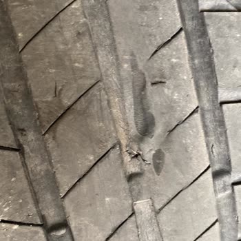 Garenta’dan Kiraladığım Aracın Eski Lastiği Yolda Patladı, Masrafı Bana Yüklediler!