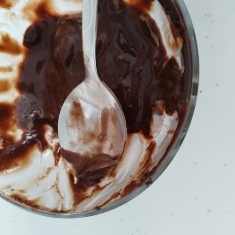 Sütlü Tatlıdan Çıkan Cam Parçası Çocuğumun Sağlığını Tehlikeye Attı