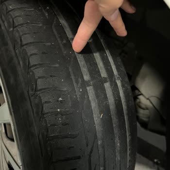 Kötü Durumdaki Lastikler Ve İlgisiz Müşteri Hizmetleri Nedeniyle Güvenlik Riski