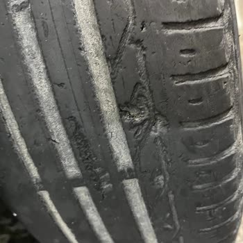 Kötü Durumdaki Lastikler Ve İlgisiz Müşteri Hizmetleri Nedeniyle Güvenlik Riski