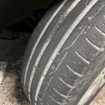 Kötü Durumdaki Lastikler Ve İlgisiz Müşteri Hizmetleri Nedeniyle Güvenlik Riski