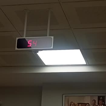 İş Bankası Şubesinde Sürekli Yaşanan Uzun Bekleme Ve Mağduriyet