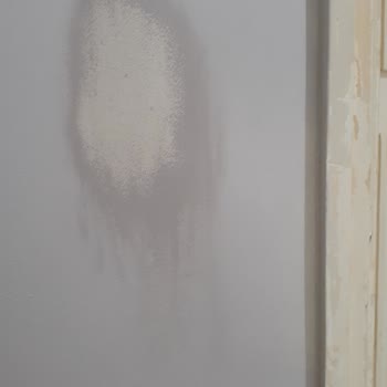 Bauhaus Boya Kartelasında Seçtiğimiz Renk İle Duvara Sürülen Renk Farklı Çıktı