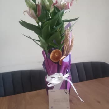 Sipariş Edilen Lilyum Çiçekler Farklı Ve Kötü Kokulu Geldi Müşteri Hizmetleri İlgisiz