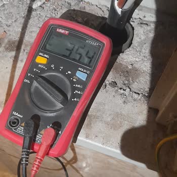 Sürekli Elektrik Dalgalanması Ev Aletlerimizi Tehlikeye Atıyor
