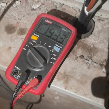 Sürekli Elektrik Dalgalanması Ev Aletlerimizi Tehlikeye Atıyor