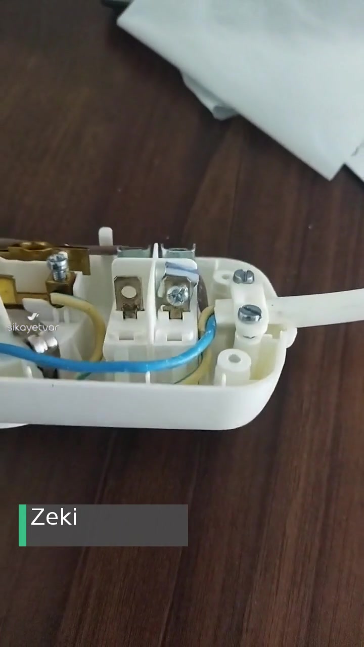 Viko Çoğaltma Prizindeki Açma Kapatma Düğmesine Kablo Takmamış! videonun kapak resmi