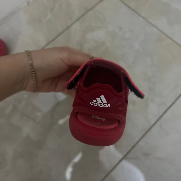 Adidas Çocuk Sandaletlerinde Kapanmayan Cırt Ve Yetersiz Mağaza Desteği