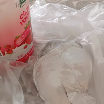 Mis Çilekli Yoğurt İçerisinden Kıl Çıkması Ve Hijyen Endişesi