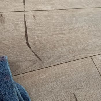 Kırık Gelen Makyaj Masası İçin İlgisiz Ve Yetersiz Destek