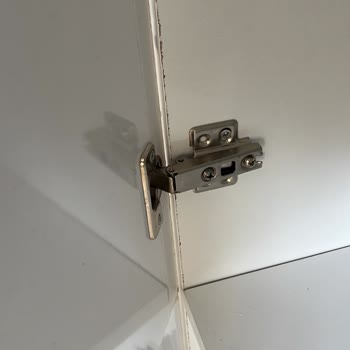 Sıfır Diye Alınan Dolap Kullanılmış Ve Hasarlı Çıktı Çözüm Sunulmuyor