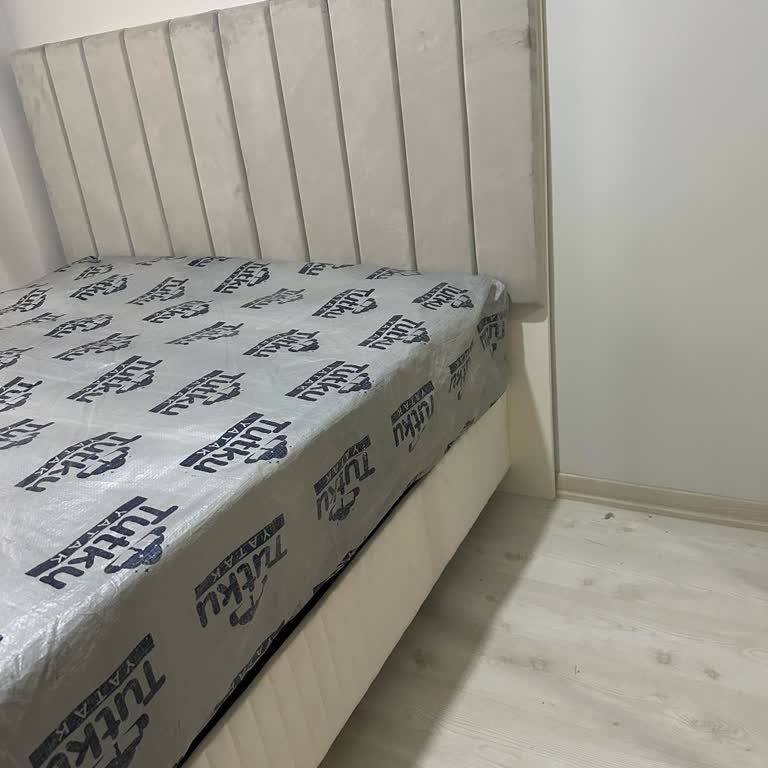 Mrc Mobilya Baza Başlığının Rengi Baza İle Aynı Renk Değil