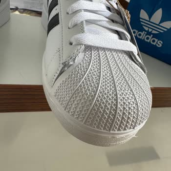 Aldığım Adidas Ayakkabı Defolu Çıktı, İade Ve Çözüm Bekliyorum