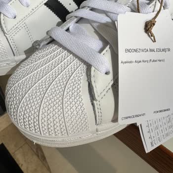 Aldığım Adidas Ayakkabı Defolu Çıktı, İade Ve Çözüm Bekliyorum