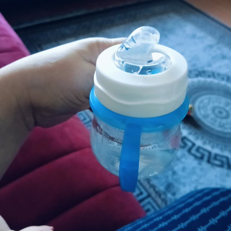 Bebekevi Bebek Su Biberonunun Başlığında Sorun Var