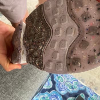 Kısa Sürede Parçalanan Ayakkabı Ve İlgisiz Mağaza Yaklaşımı