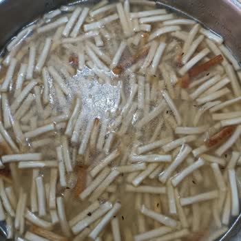 Ambalajında Böceklenmiş Erişte Şoku: Sağlığımız Tehlikede!