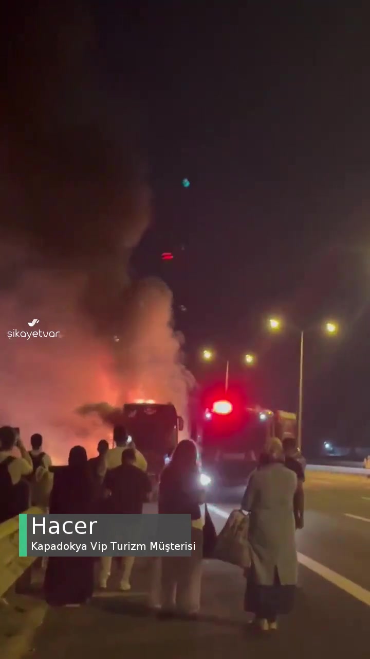 Kapadokya Vip Turizm Yanan Otobüs Ve İlgisiz Bir Firma videonun kapak resmi