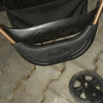 Bebek Arabası Tekerlekleri Kırıldı, Güvenlik Riski Oluştu