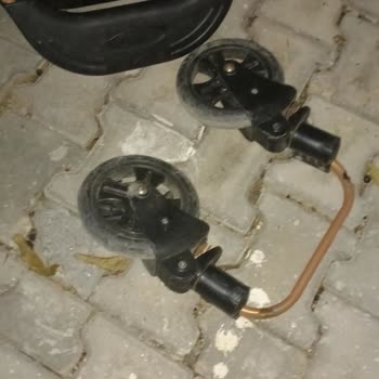 Bebek Arabası Tekerlekleri Kırıldı, Güvenlik Riski Oluştu