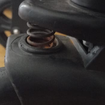 Bebek Arabası Tekerlekleri Kırıldı, Güvenlik Riski Oluştu