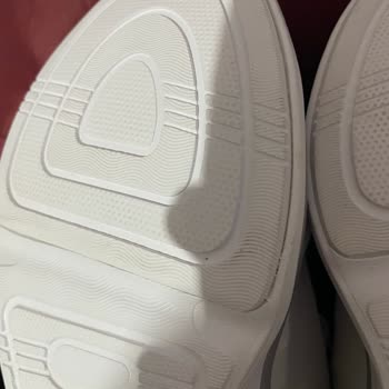 Kullanılmış Ve Sararmış Ayakkabı Gönderildi, Mağdur Edildim