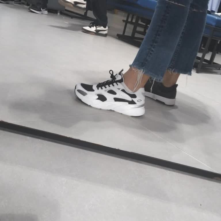 Kısa Sürede Yırtılan Ayakkabı Ve Mağazaya Ulaşılamaması