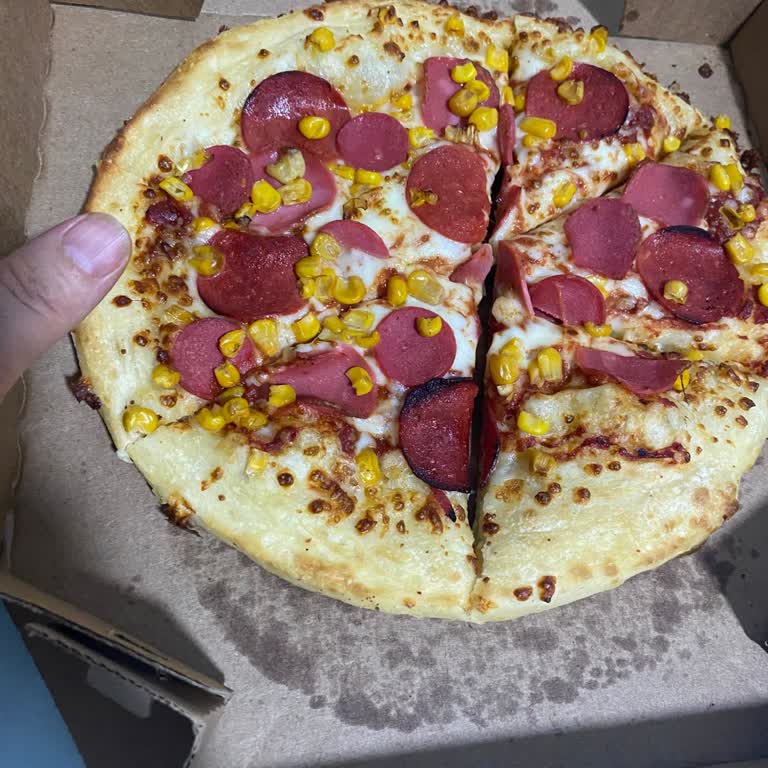 Eksik Malzemeli Ve Küçük Boyutta Pizza Teslimatı