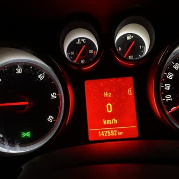 Araç Yıkama Sonrası Gösterge Panelinde Kalıcı Lekeler Oluştu