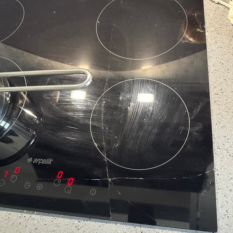 Garanti Bitiminden Hemen Sonra Cam Ocak Tekrar Çatladı