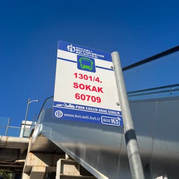 Gölgeliksiz Durakta Sıcakta Beklemek İşkenceye Dönüştü