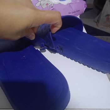 Bir Günlük Terlik Kullanımında Bantlar Koptu, İade Yapılmadı