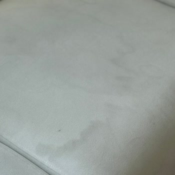 Leke Tutmayan Koltuk Suyla Bile Leke Oluyor