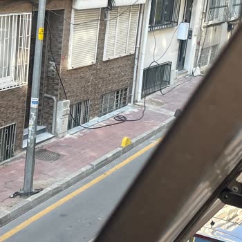 Sarkık Ve Tehlikeli Telekom Kabloları İçin Acil Müdahale Bekliyoruz