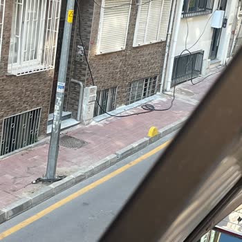 Sarkık Ve Tehlikeli Telekom Kabloları İçin Acil Müdahale Bekliyoruz