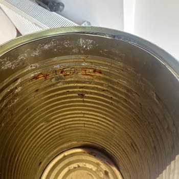 Fora Zeytin Az Tuzlu Siyah Zeytin Kutusunda Paslanma ve Sağlık Endişesi