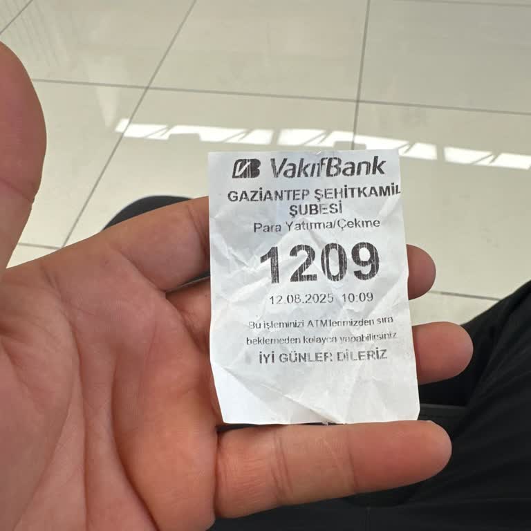 VakıfBank Şubesinde Uzun Bekleme Ve Personel İlgisizliği Mağduriyeti