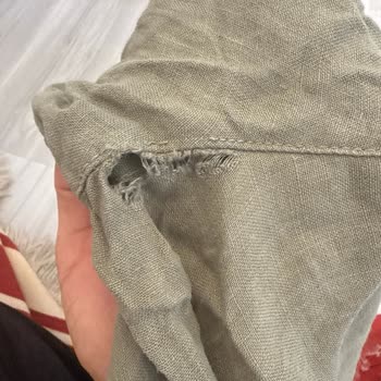 Aldığım Pantolon 1 Günde Yırtıldı, Mağaza İlgisiz Kaldı