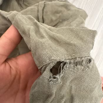 Aldığım Pantolon 1 Günde Yırtıldı, Mağaza İlgisiz Kaldı