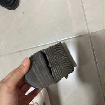 Kısa Sürede Yırtılan Terliğe Mağazadan Destek Alamadım