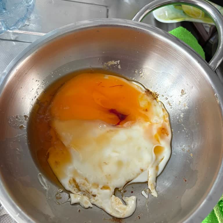 Berk  Organik Yumurtada Kan ve Civciv Oluşumu Şoku