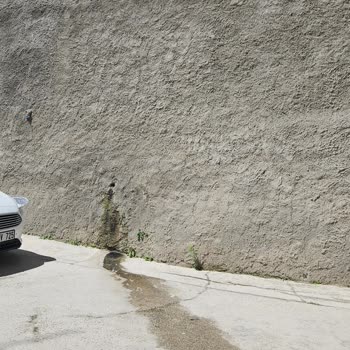 İstinat Duvarındaki Su Sızıntısı Can Ve Mal Güvenliğini Tehdit Ediyor: Acil Müdahale Talebi