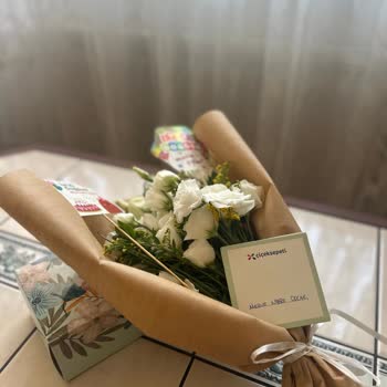 Özel Gün Siparişimde Soluk Çiçekler Ve Bozuk Takı Setiyle Hayal Kırıklığı