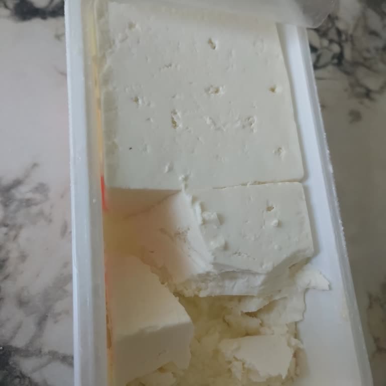 Aldığım Ekici Beyaz Peynir Beklenenden Sert Ve Lezzetsiz Çıktı