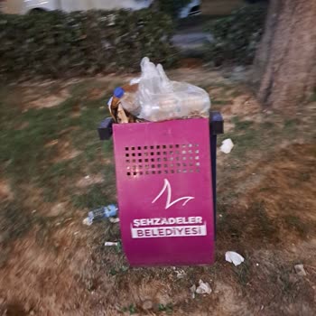 Şehzadeler Bulvarında Temizlik Ve Havuz Güvenliği Sorunları Mahalleliyi Endişelendiriyor